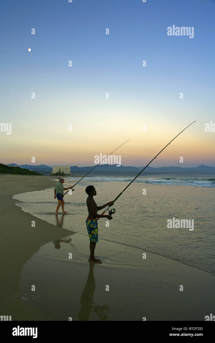 Fischer am Robberg Strand bei Sonnenuntergang Stockfoto