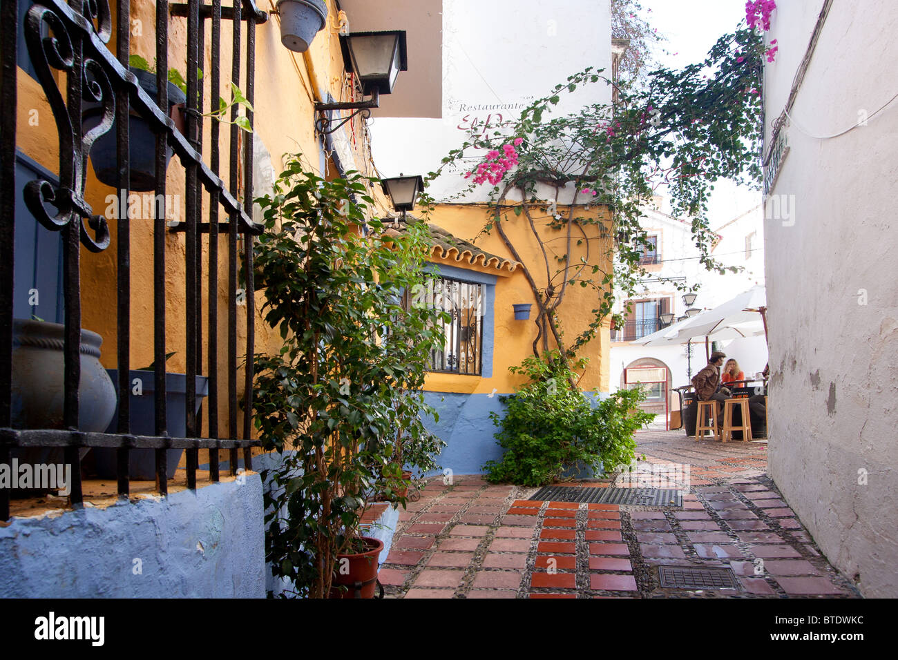 Kleine Gasse in Marbella-Stadt, Spanien Stockfoto