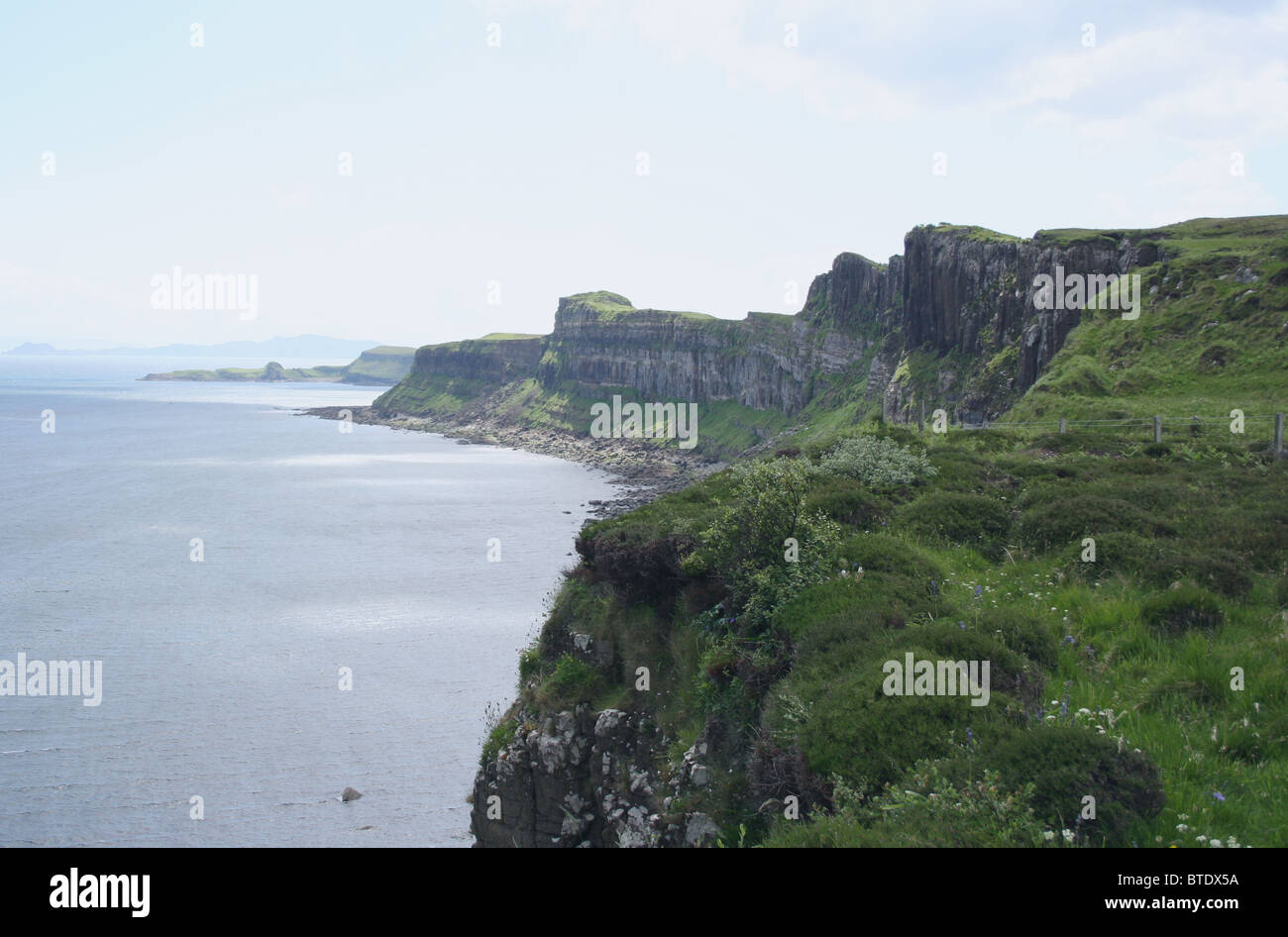 Ostküste der Trotternish-Halbinsel in der Nähe von Kilt Felsen Isle Of Skye Schottland Juni 2006 Stockfoto