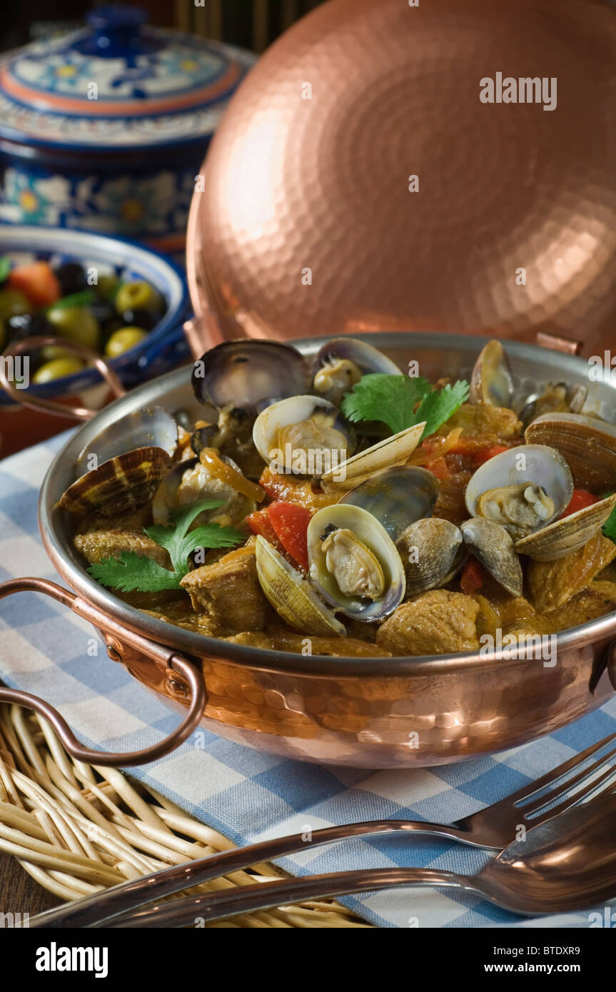 Schweinefleisch mit Venusmuscheln Alentejo Portugal Küche Stockfoto