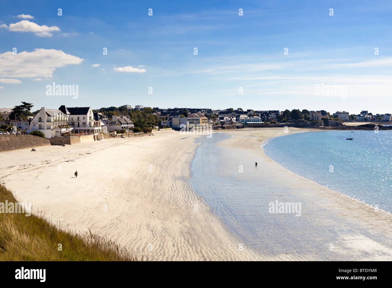 Les Sables Blancs Strand von Concarneau, Finistere, Bretagne, Frankreich im Sommer Stockfoto