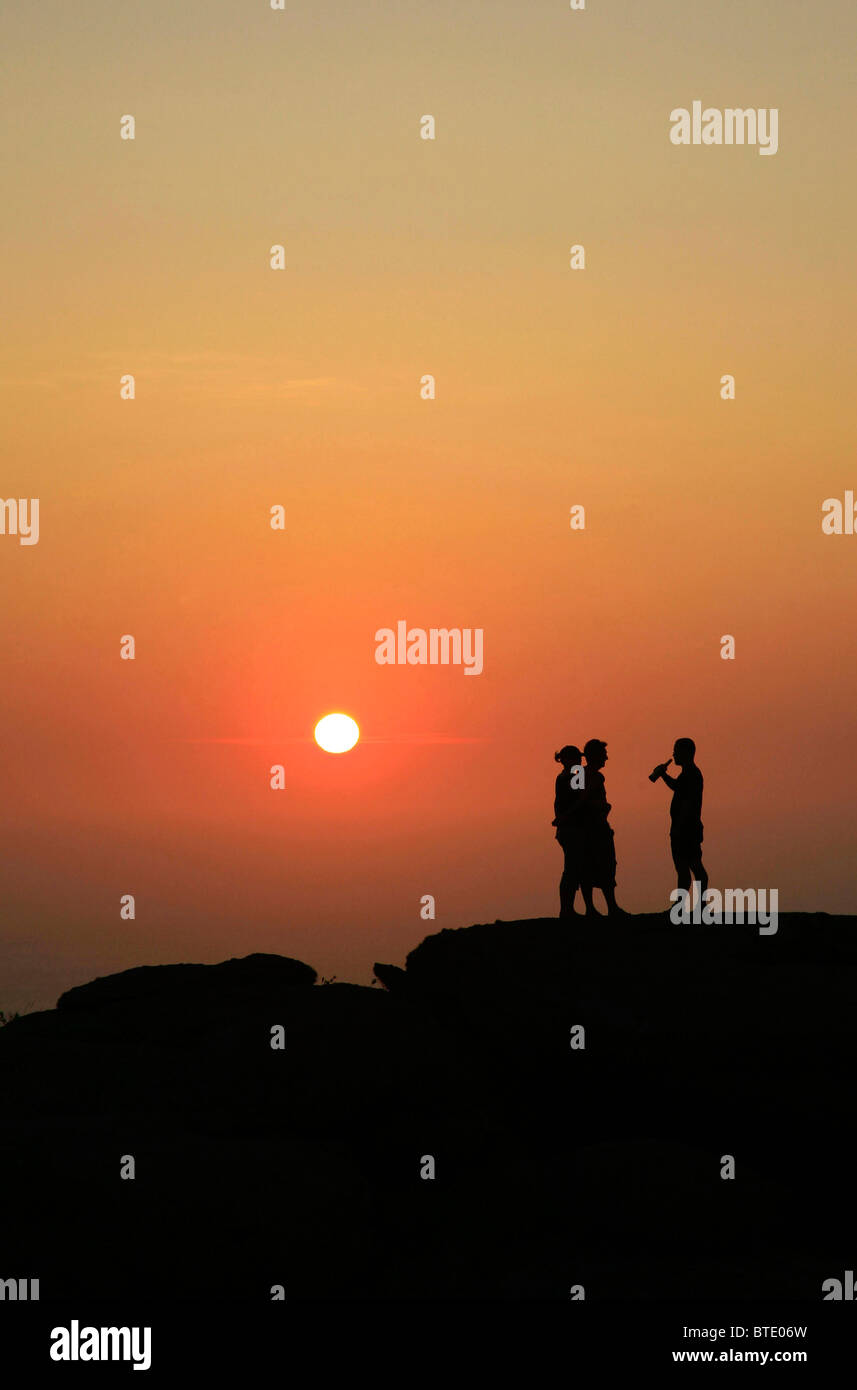 Touristen haben einen Aperitif bei Sonnenuntergang Stockfoto