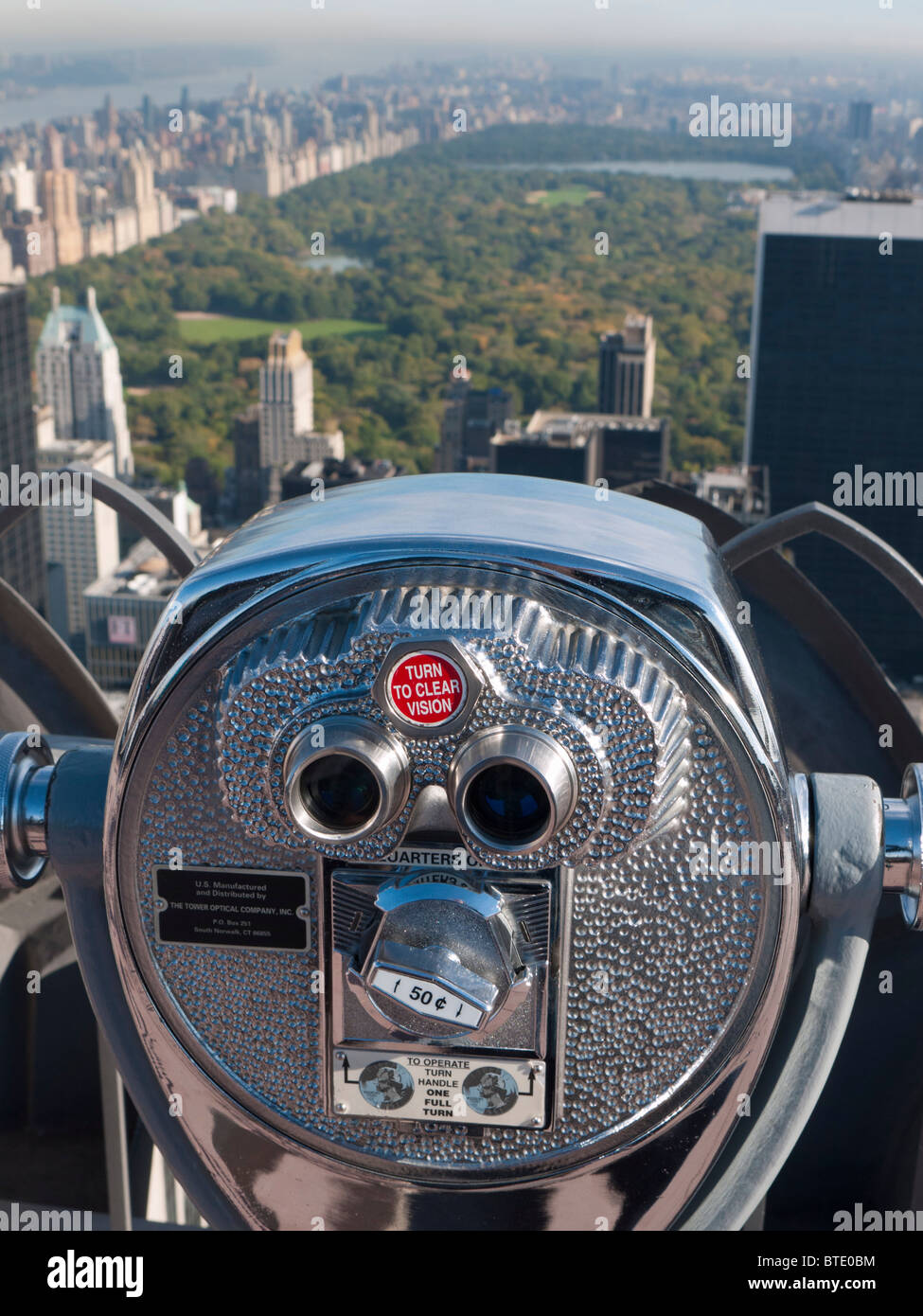 Öffentliche Pay Münz Fernglas auf The Rock Aussichtsplattform des Rockefeller Center in Manhattan New York anzeigen Stockfoto