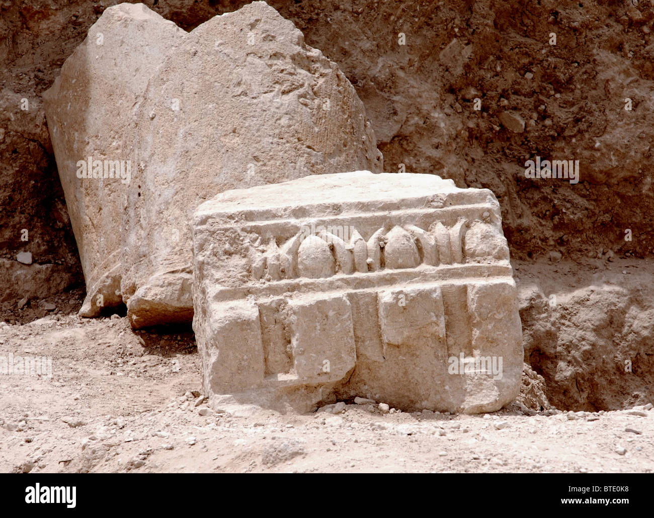 5372. Herodium, König Herodes Grab, architektonische Details einer reich verzierten Website. Frühstadium der Ausgrabungen. Stockfoto