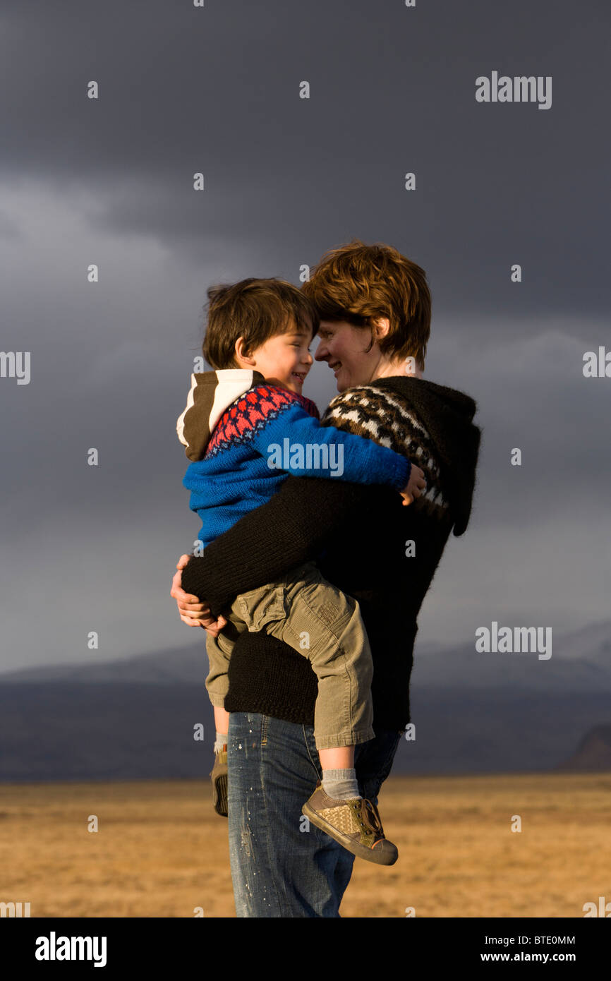 Mutter und Sohn, Südisland. Stockfoto