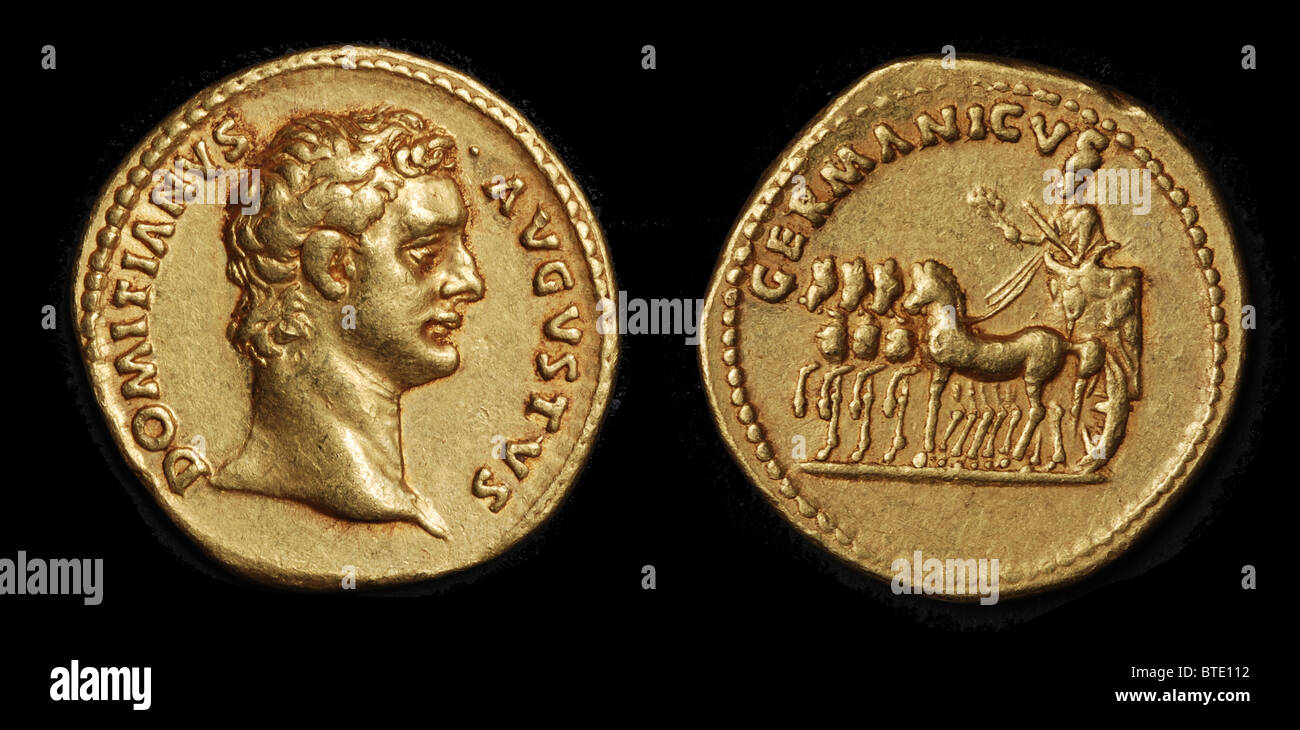 5474. ROMAN GOLD MÜNZE MIT DER BÜSTE DES KAISERS DOMITIANUS (69-79 N. CHR.) Stockfoto