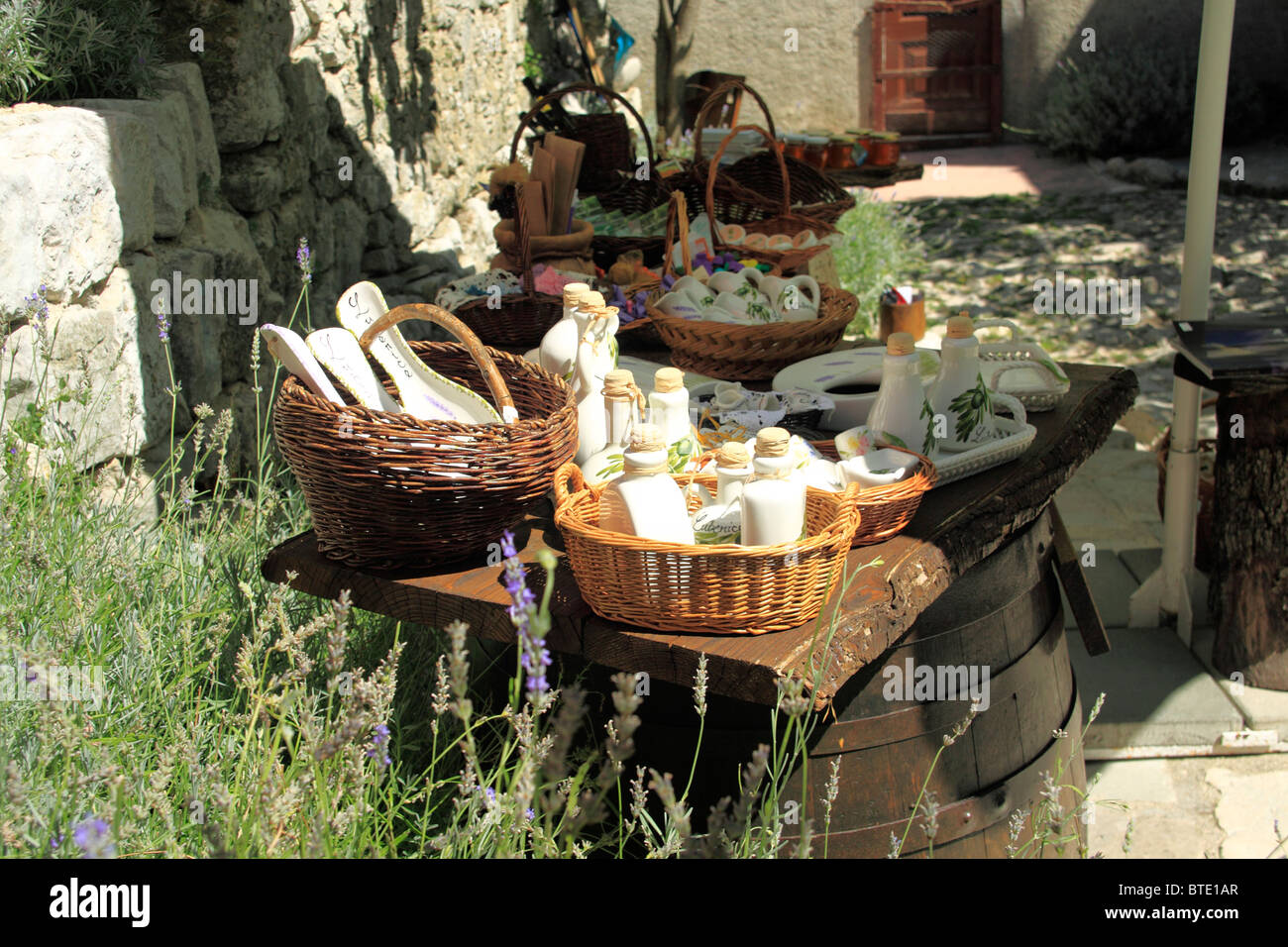 Souvenirs, angezeigt in Lubenice Dorf auf der Insel Cres, Kroatien Stockfoto