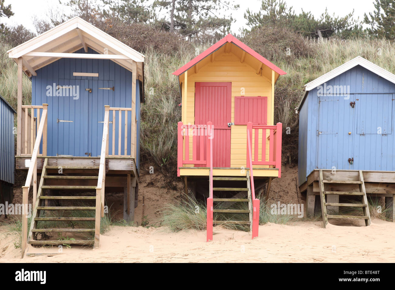 Bunt bemalte Strandhütten beim Wells-Next-the-Sea in Nord-Norfolk, England Stockfoto