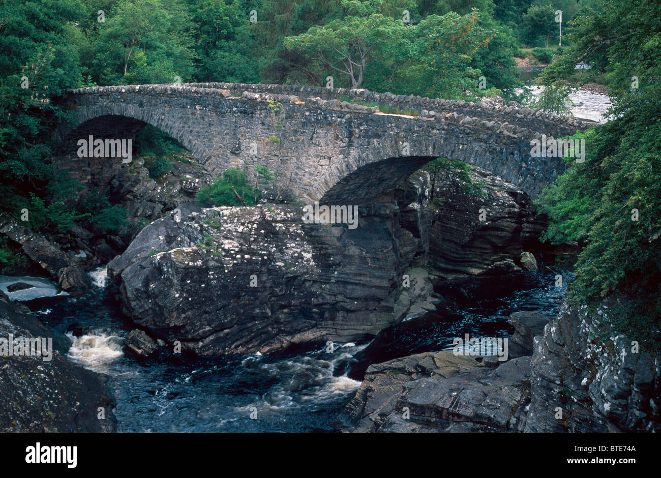 Alte Brücke von Invermoriston, Schottland. Stockfoto