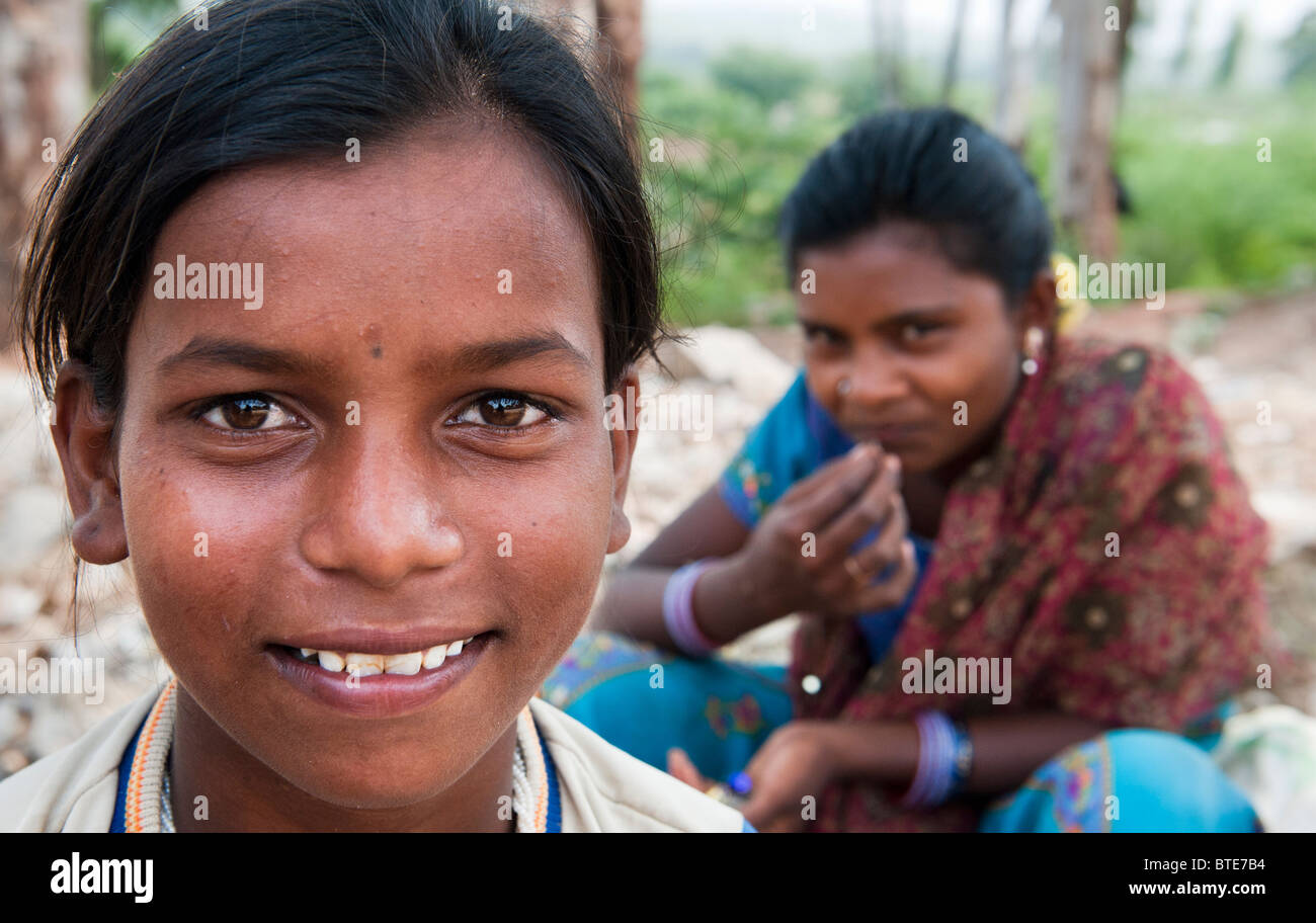 Portrait von Armen inder unteren Kaste Mädchen im Teenageralter. Andhra Pradesh, Indien Stockfoto