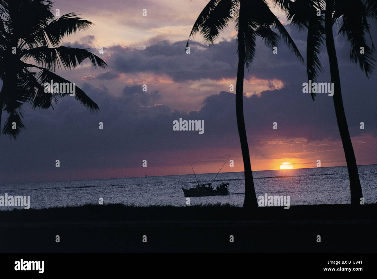Tropischer Sonnenuntergang über Mauritius Stockfoto