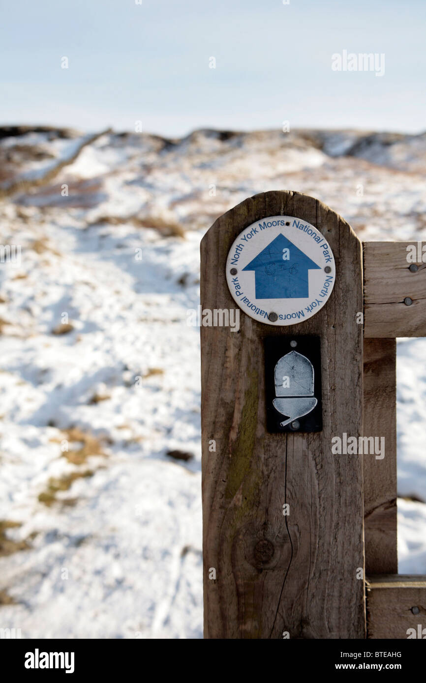 ESK North York Moors National Park; Cleveland so Long Distance Wanderweg Richtung Schild mit acron Stockfoto