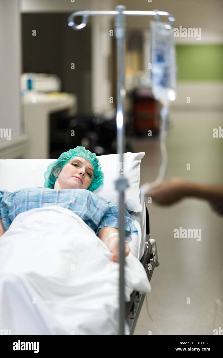 Patienten im Krankenhaus gurney Stockfoto