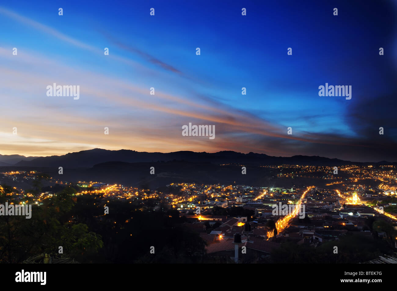 Eine Nacht Blick über Sucre, Bolivien Stockfoto