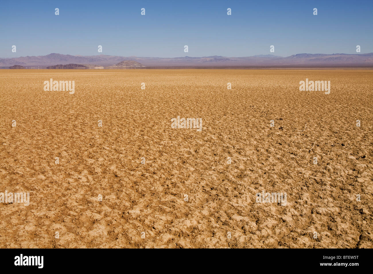 Trockenen Seegrund in der Wüste des amerikanischen Südwesten - Mojave-Wüste, Kalifornien USA Stockfoto
