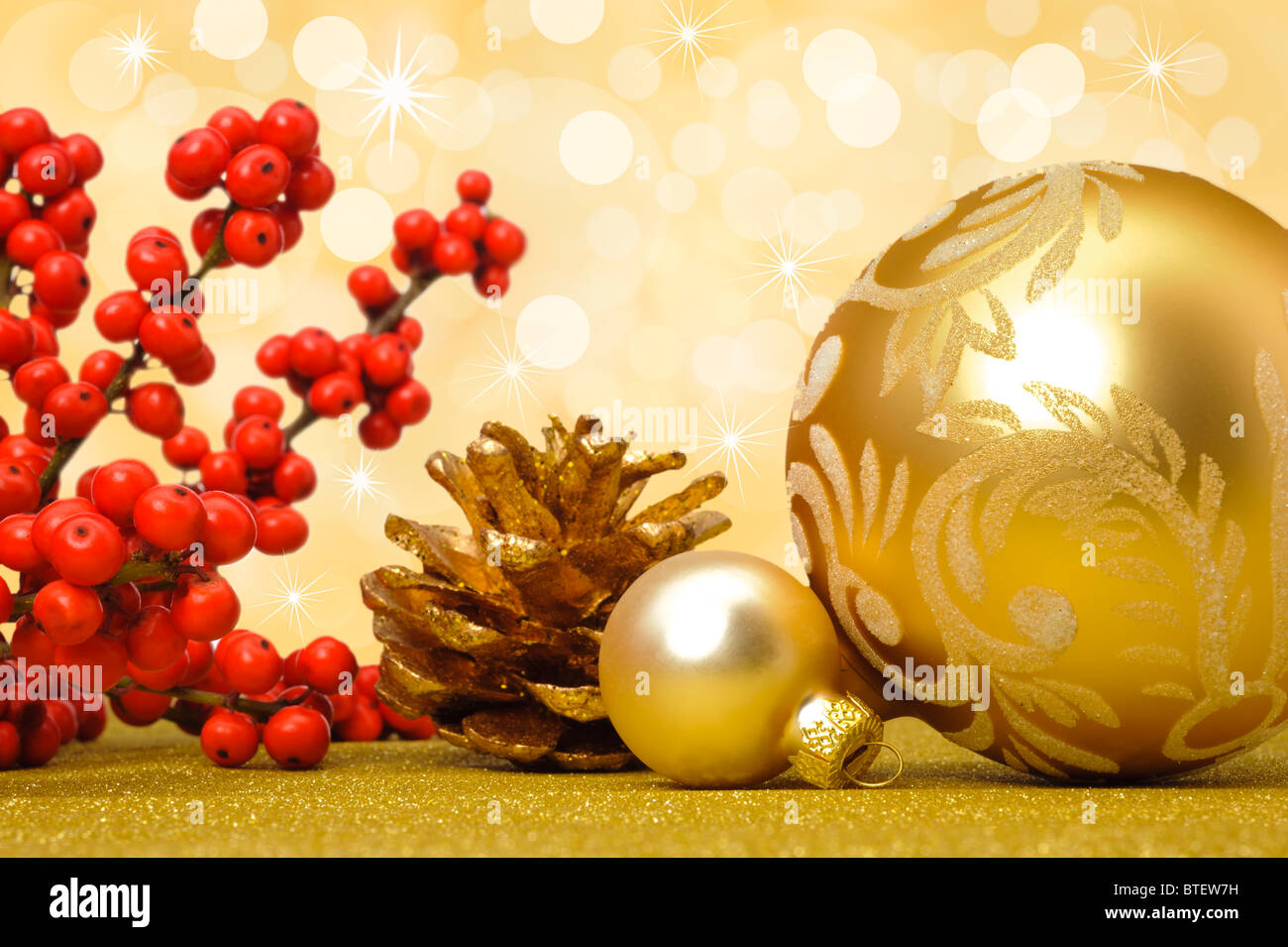 Weihnachts-Dekoration mit goldener ball Stockfoto