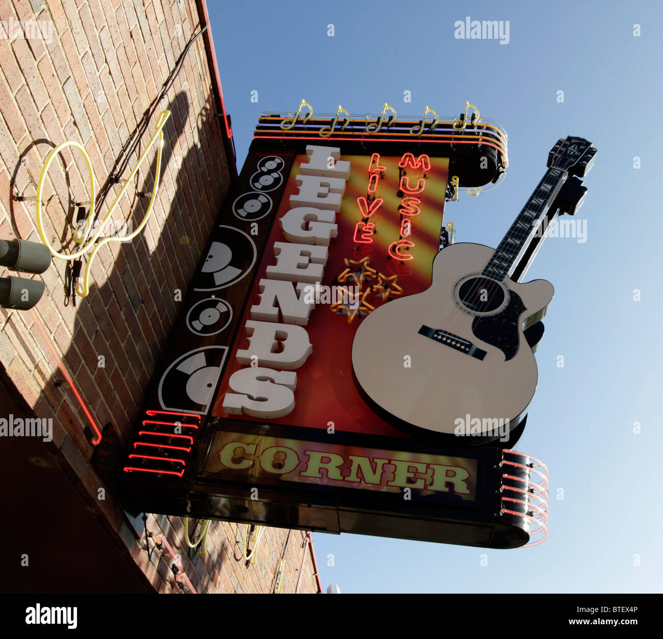 Leuchtreklame für Legende s Ecke, eine Bar mit live-Musik am Broadway, Nashville. Stockfoto