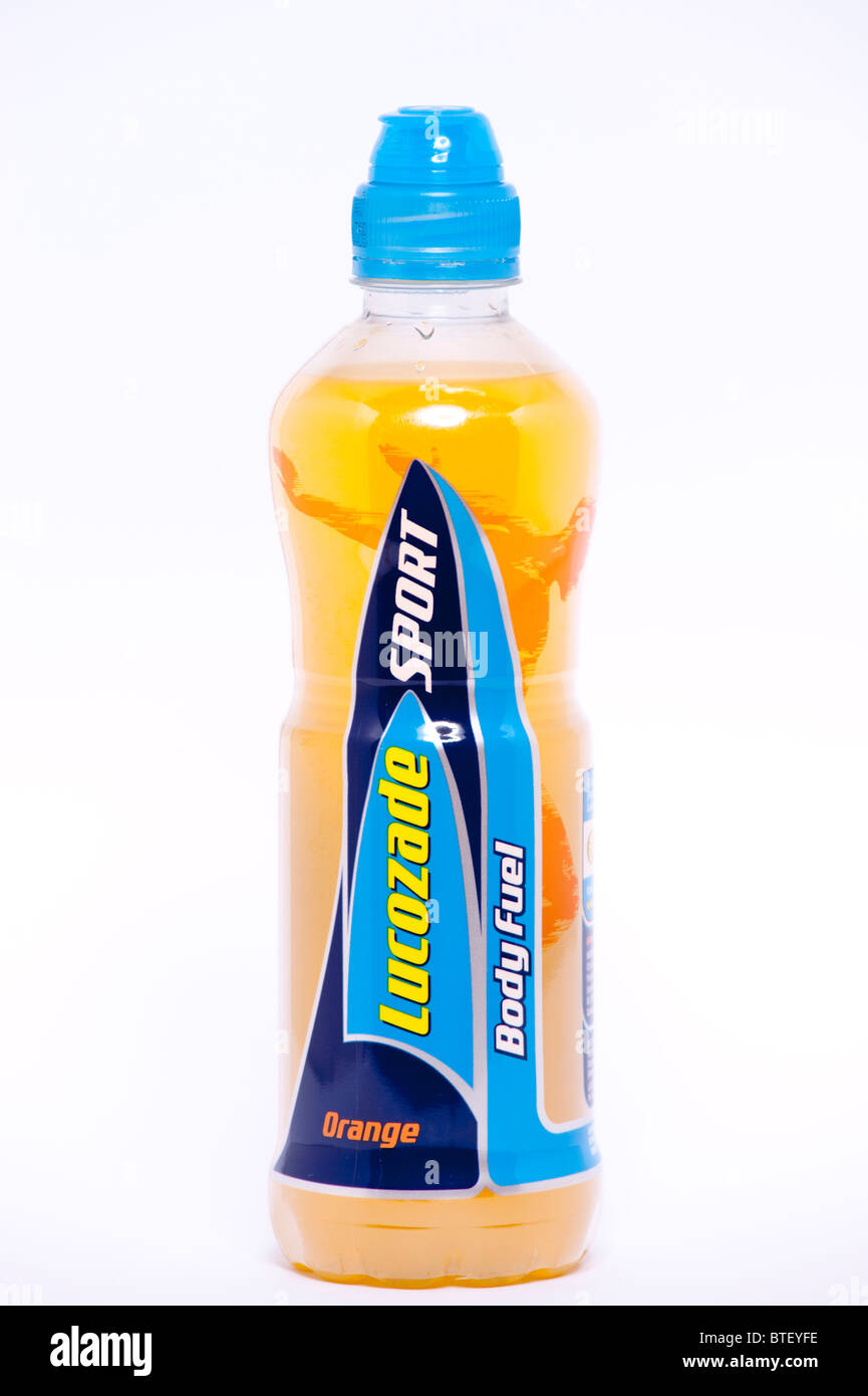 Eine Nahaufnahme Foto einer Flasche Lucozade Sport Orangengeschmack Energy-Drink vor einem weißen Hintergrund Stockfoto