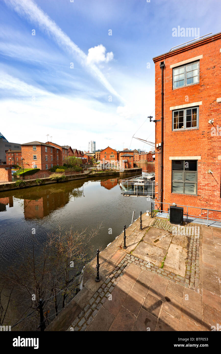 Fluss Aire / Leeds-Liverpool Canal aus The Calls, Zentrum von Leeds, West Yorkshire Stockfoto