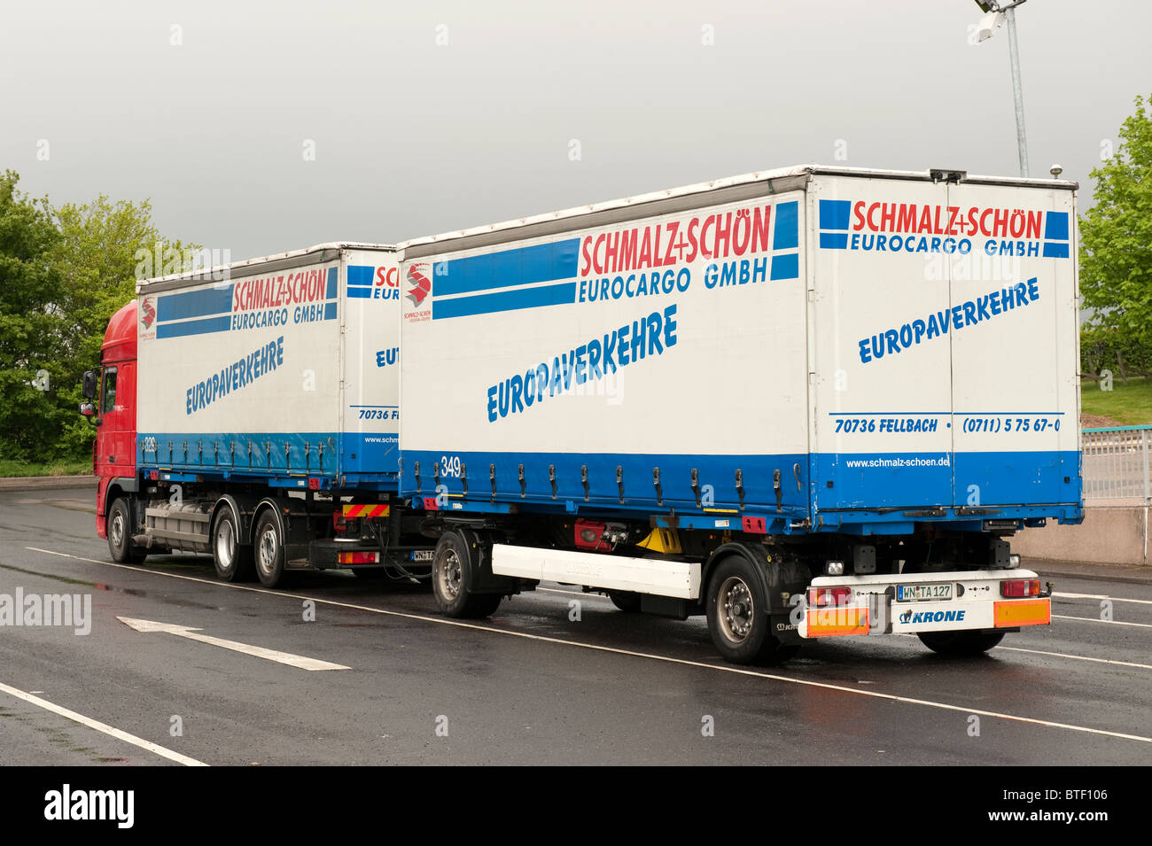 Eurocargo Doppel Anhänger LKW geparkt in Dienstleistungen Stockfoto