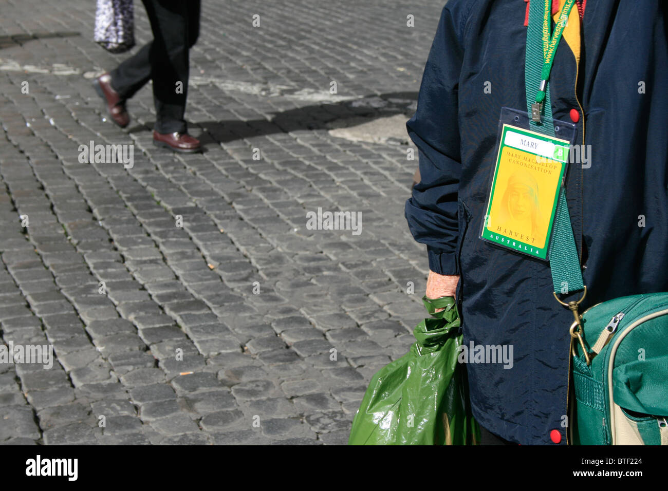 Touristen, die Feier der Heiligsprechung von Schwester Mary Mackillop, Vatikan, Rom Oktober 2010 Stockfoto