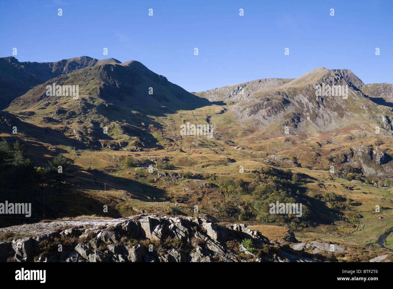 Ogwen Conwy North Wales UK Oktober mit Blick auf Y Garn und Idwal im Glyder Mountain Range Eryri Snowdonia National Park Stockfoto