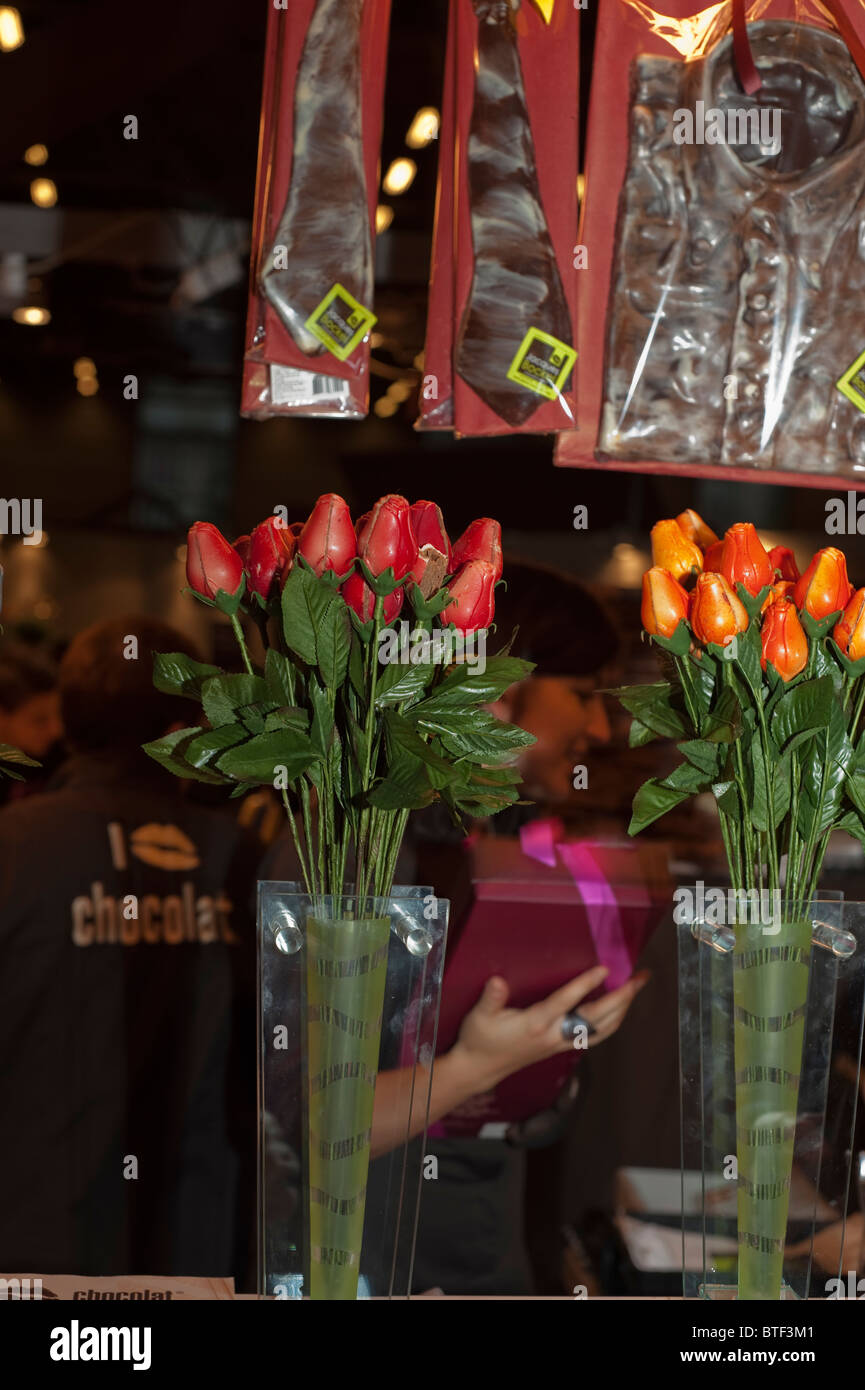 PARIS, Frankreich, Salon du Chocolat: Gourmet-Schokoladen-Festival, "Jacque Bockel", ungewöhnliche Lebensmittel Formen, Schoko Blumen Stockfoto