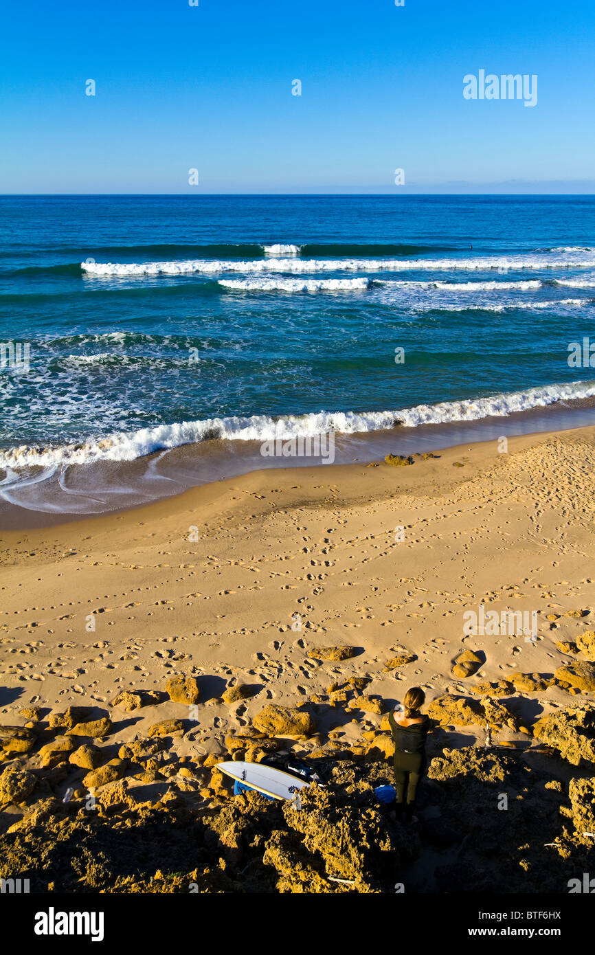 Tunesien, Tabarka, winter Surfen im Mittelmeer Stockfoto