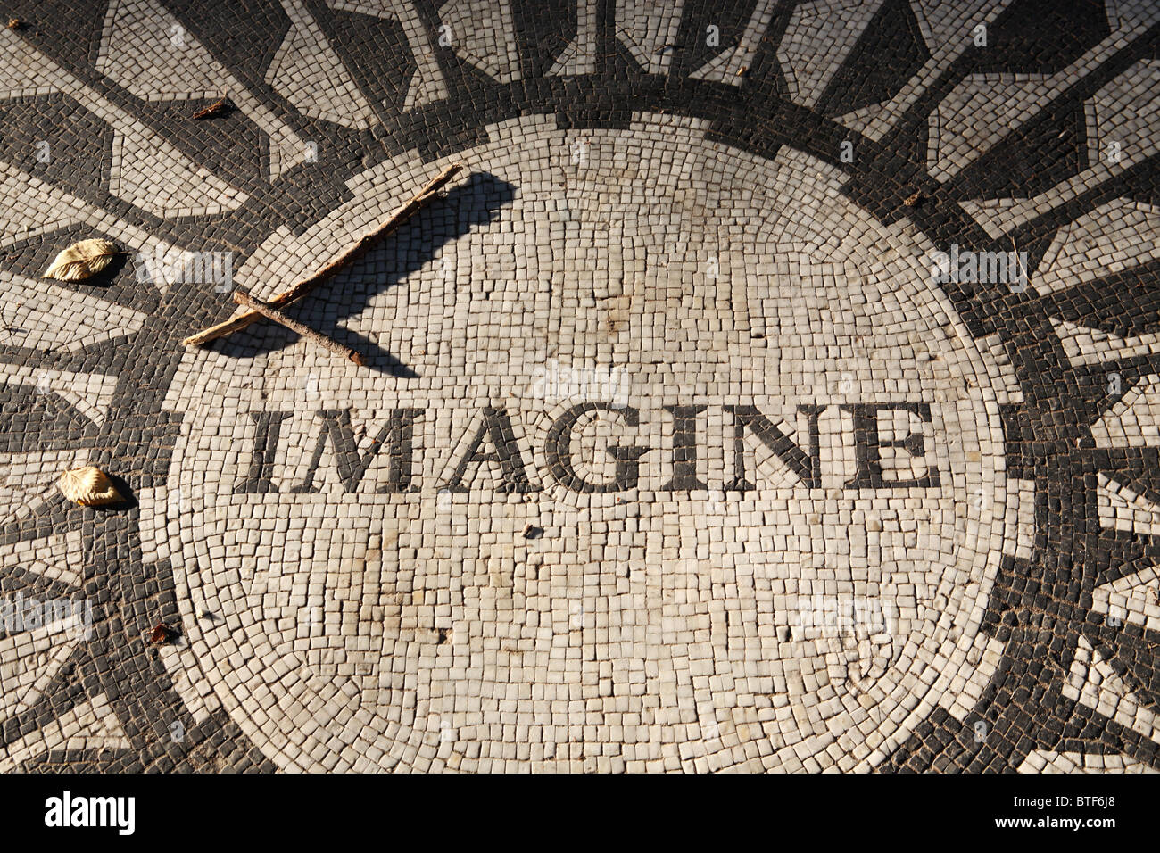 Mosaik vorstellen, ein Denkmal von John Lennon, innerhalb von Strawberry Fields, Central Park, New York, USA Stockfoto