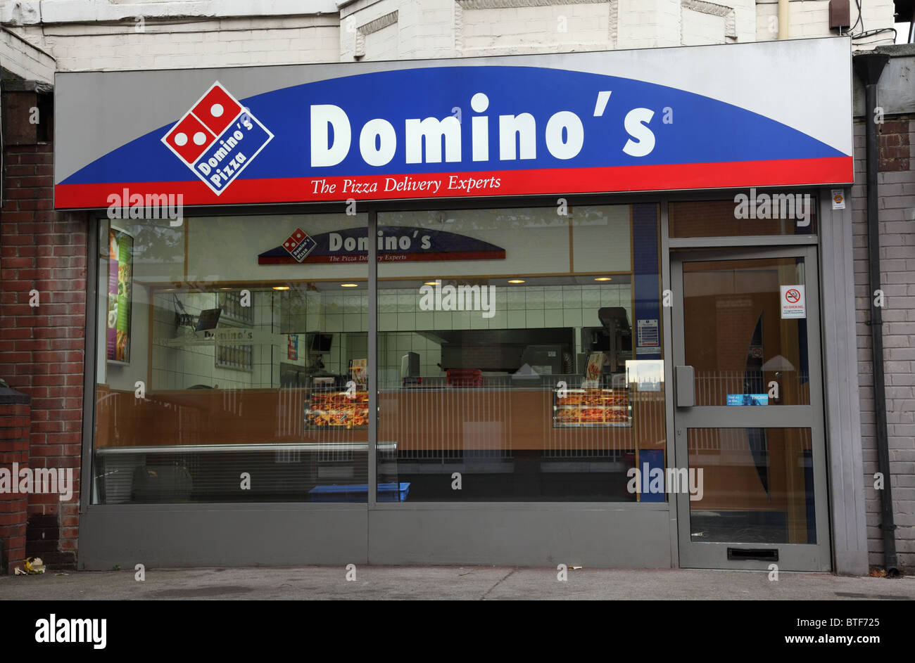 Ein Domino Pizza zum mitnehmen in einer Stadt, U.K. Stockfoto