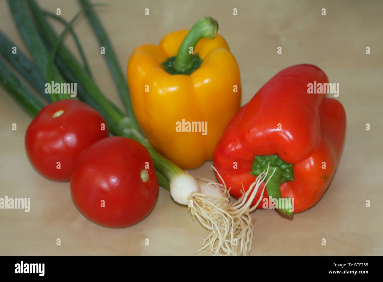 Paprika, Tomaten, Frühlingszwiebeln, Gemüse, Garten Stockfoto