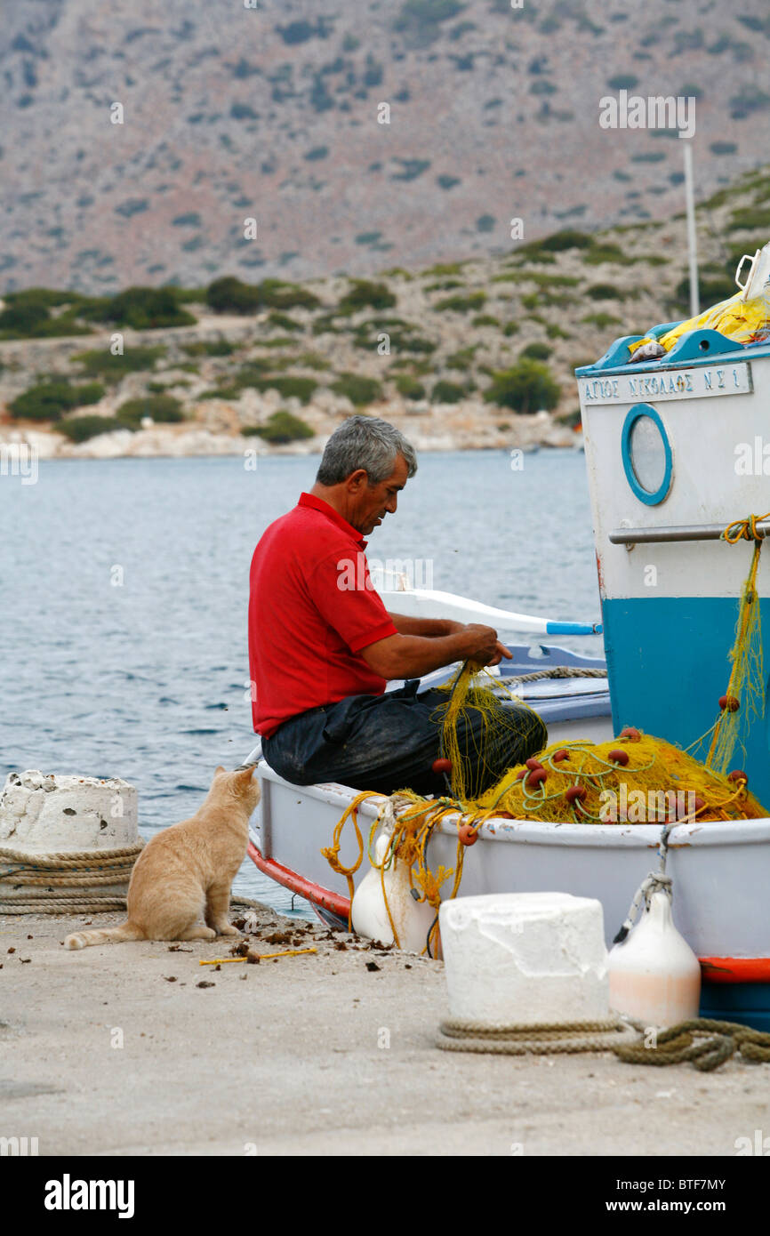 Fischer im Hafen von Panormitis, Symi, Griechenland. Stockfoto