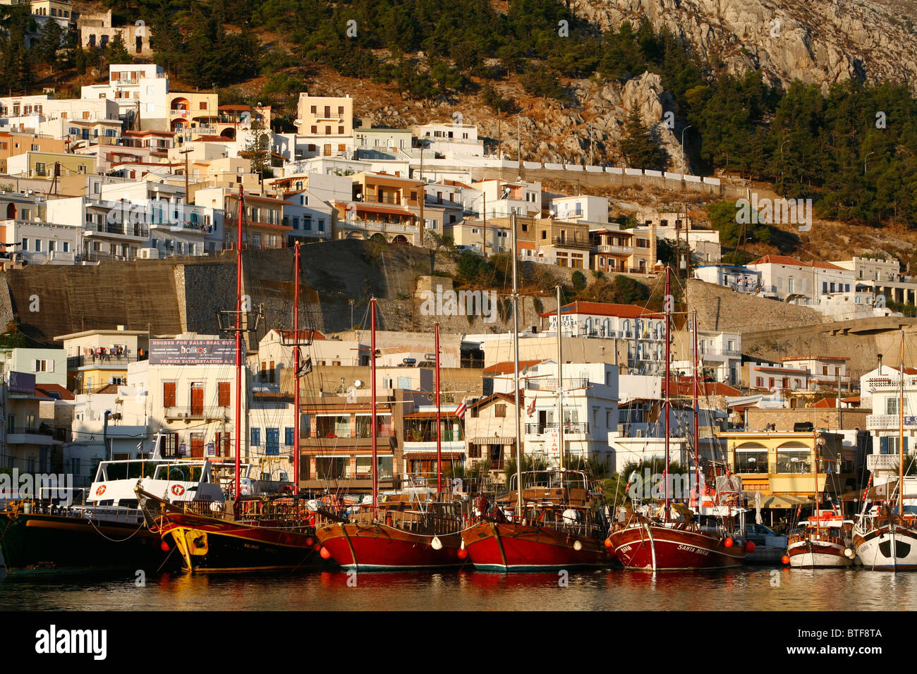 Blick über den Hafen Pothia, Kalymnos, Griechenland. Stockfoto