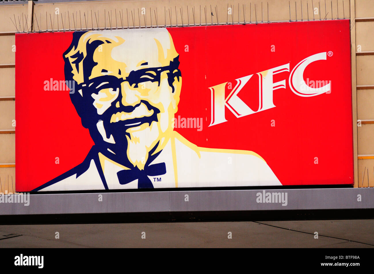 Kentucky Fried Chicken KFC Fastfood Restaurant Zeichen Symbol, London, England, UK Stockfoto