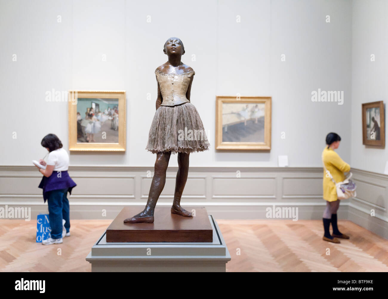 Skulptur der vierzehnjährigen Tänzerin von Degas im Metropolitan Museum of Art in Manhattan, New York City, USA Stockfoto