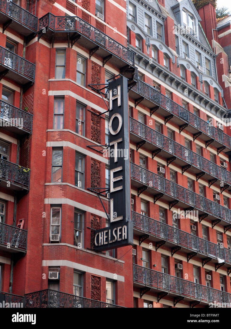 Außenseite des berühmten Chelsea Hotel in Manhattan New York City USA Stockfoto
