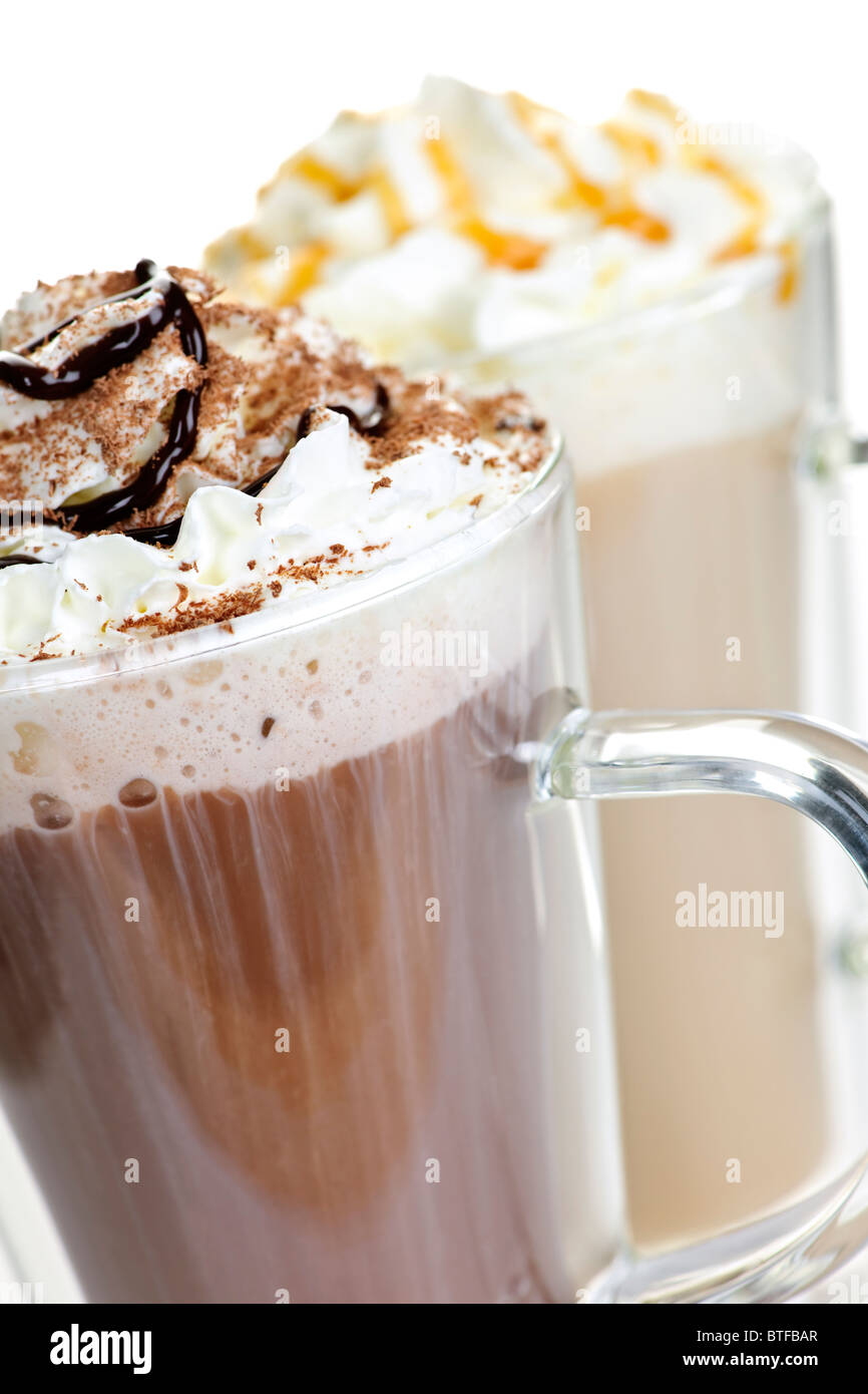 Heiße Schokolade und Kaffee Latte trinken mit Schlagsahne Stockfoto