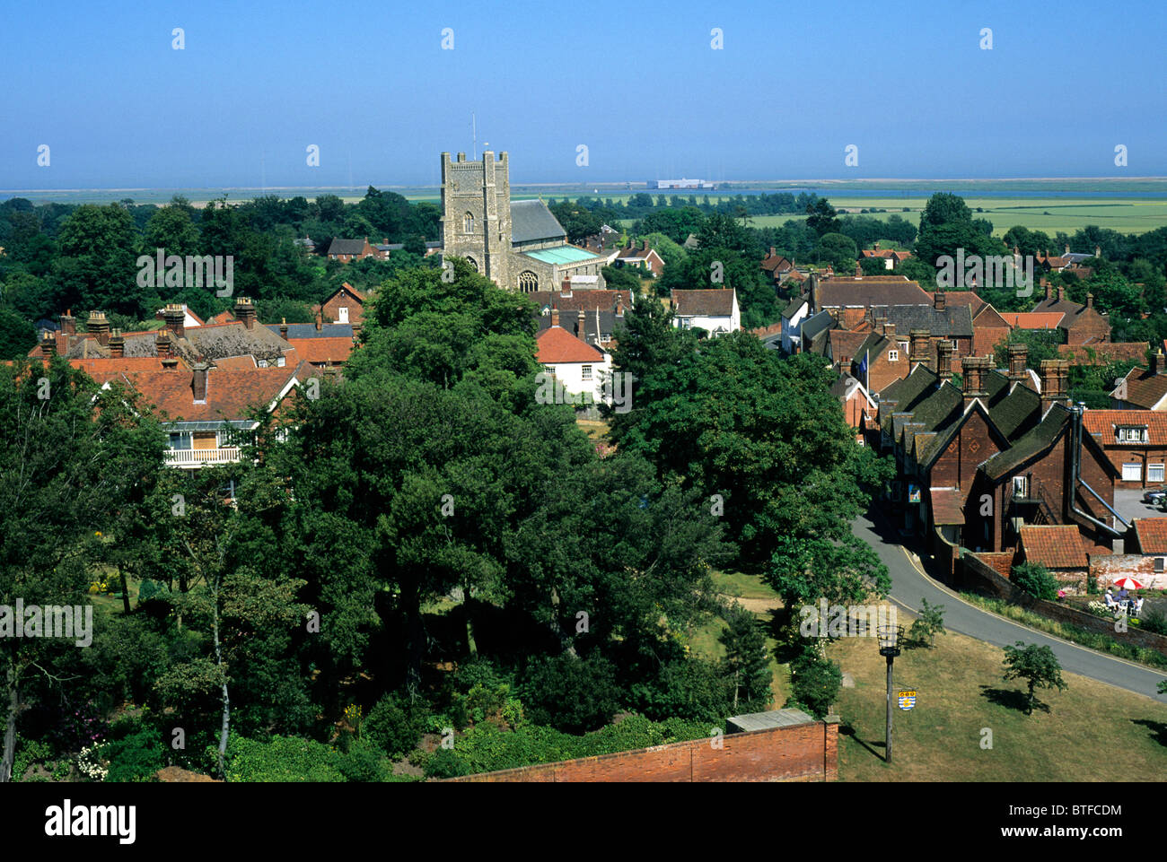 Orford, Suffolk, Blick auf Stadt-Dorf von Castle England UK Englist Städte Dörfer Kirche Kirchen Stockfoto
