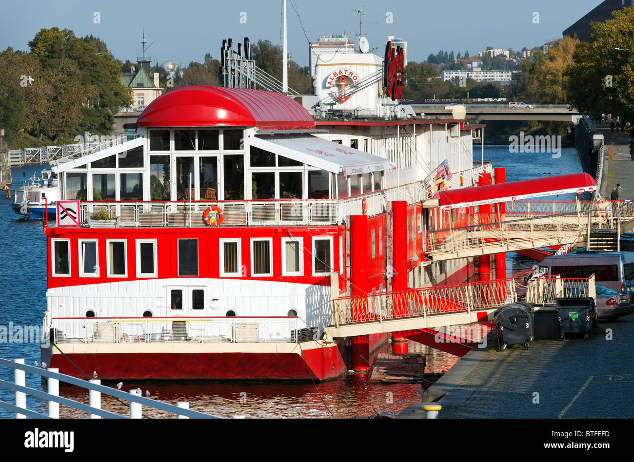 Albatros Hotel oder "Botel" Prag schweben Stockfoto