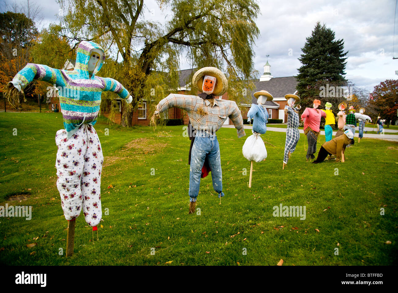 Herbst-Ernte-Zahlen sind auf Route 1 in Wiscasset, Maine aufgereiht. Sie sind ein Symbol für Fruchtbarkeit und eine gute Ernte. Stockfoto