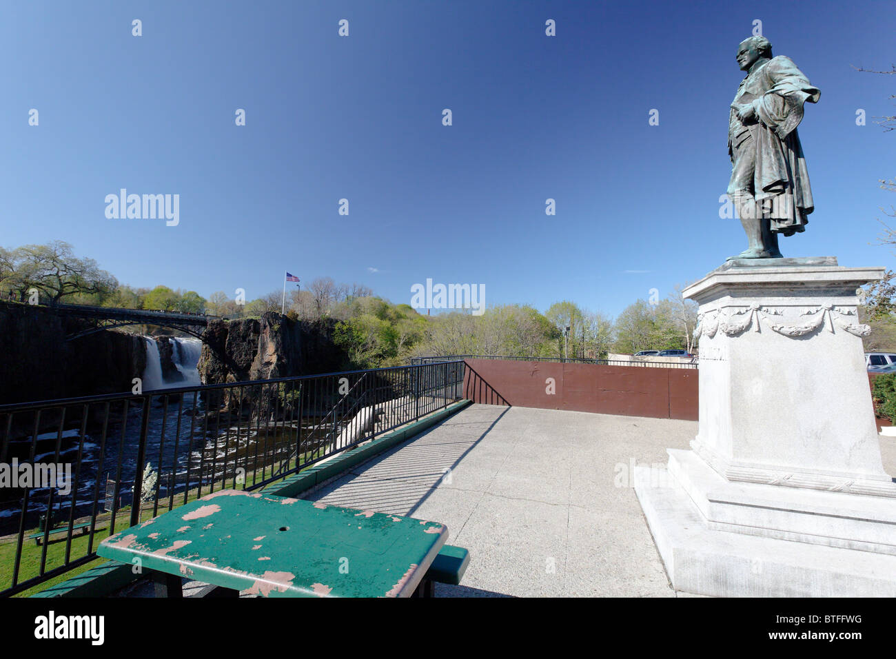 Alexander Hamiltons Statue an die Great Falls / S.U.M National Historic Landmark. Passaic, New Jersey Stockfoto