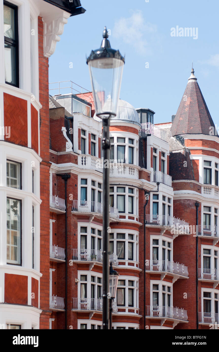 Prime Immobilien auf Hans Crescent in Knightsbridge, London, England. Stockfoto