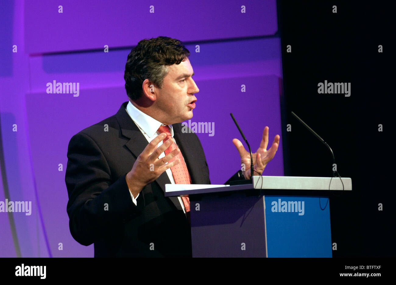 Schatzkanzler Gordon Brown ein Redebeitrag im Commonwealth Wirtschaftskonferenz am London Commonwealth Institute Stockfoto