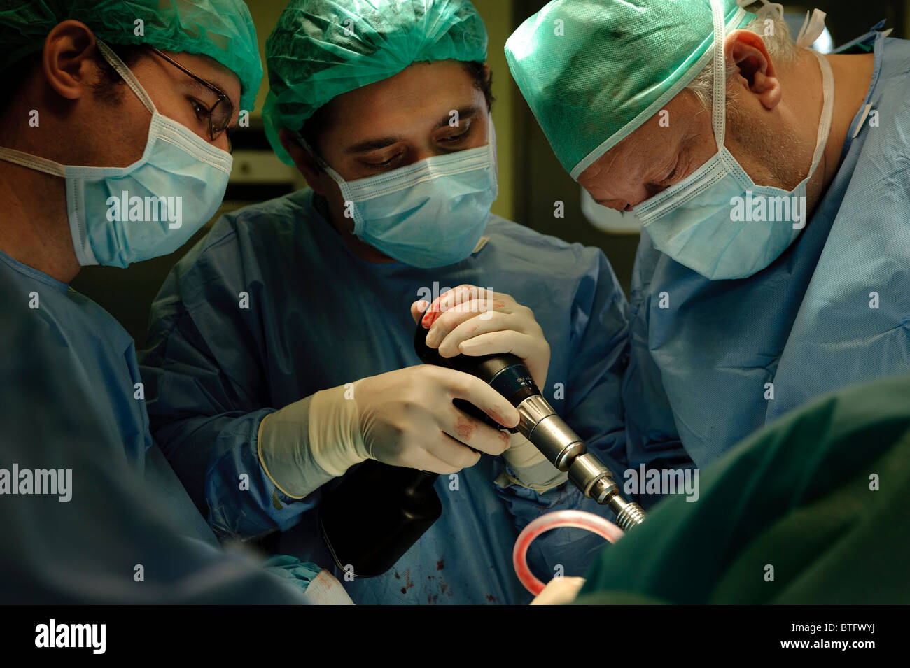 Ärzte Orthopädie im OP-Saal Stockfoto