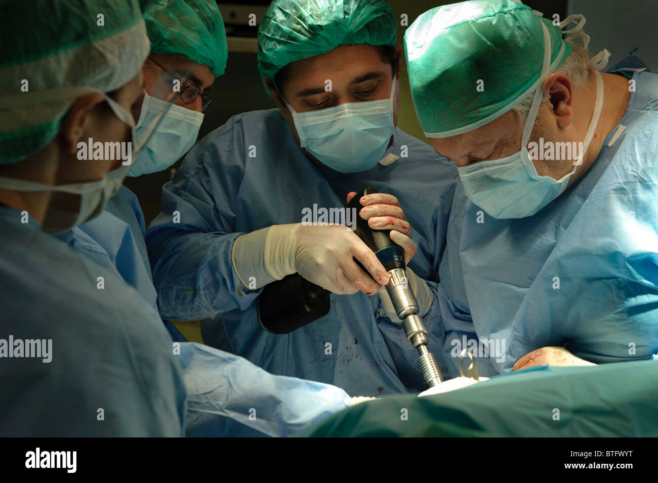 Ärzte Orthopädie im OP-Saal Stockfoto