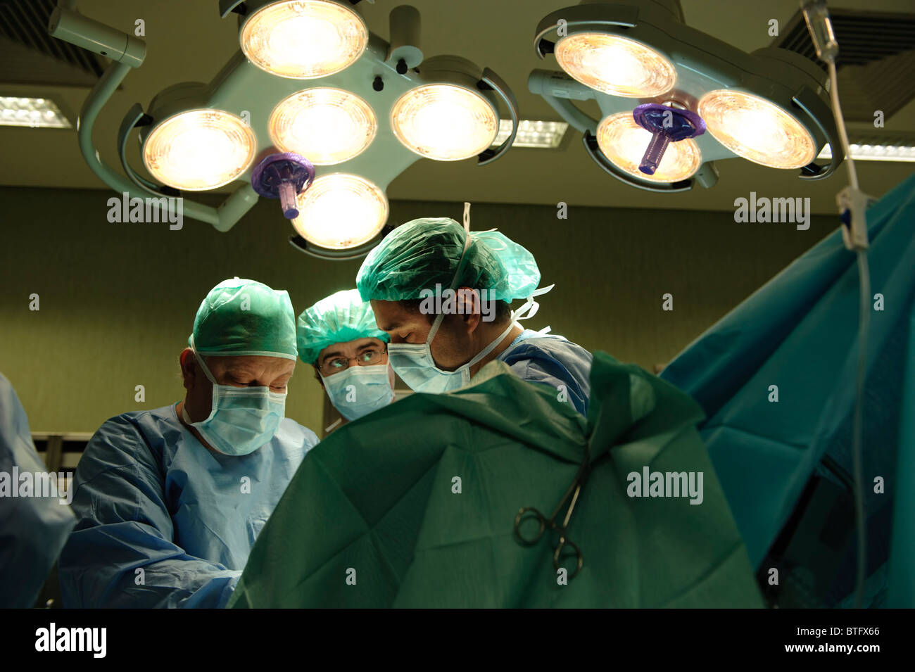 Ärzte der Chirurgie im OP-Saal Stockfoto