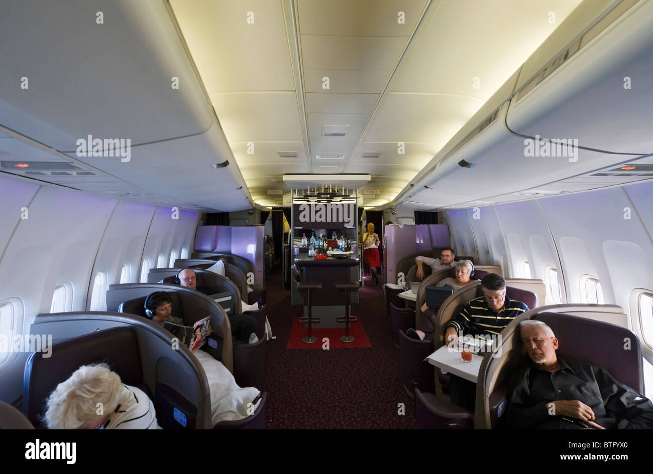 Upper-Class-Kabine auf einer Virgin Atlantic Airways Boeing 747-400 fliegt aus Manchester, UK, Orlando, FL Stockfoto