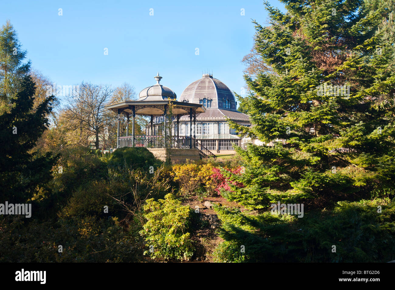 Der Musikpavillon und Octagon, Pavilion Gardens, Buxton im Peak District Stockfoto