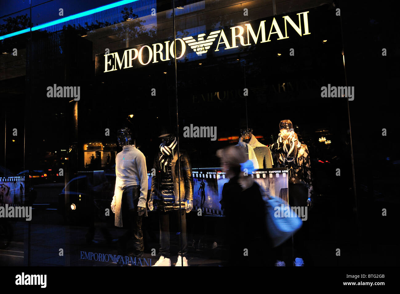 Emporio Armani-Geschäft in Knightsbridge, London Stockfoto
