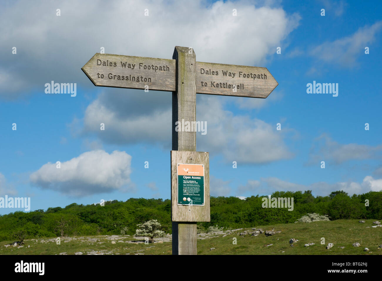 Melden Sie sich für die Dales Weg, Wharfedale, Yorkshire Dales National Park, North Yorkshire, England UK Stockfoto